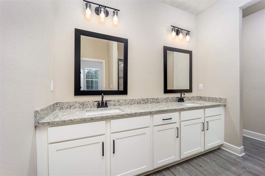 Active With Contract: $398,900 (3 beds, 2 baths, 1500 Square Feet)