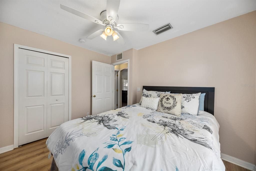 For Sale: $325,000 (3 beds, 2 baths, 1416 Square Feet)