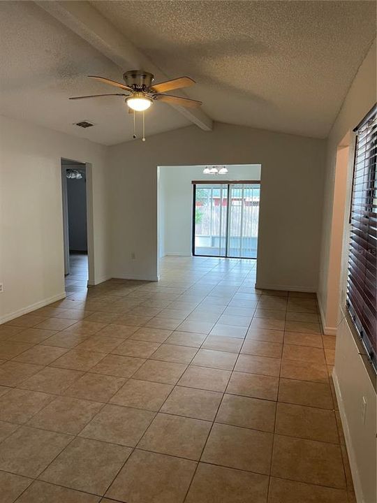 Active With Contract: $1,800 (3 beds, 2 baths, 1232 Square Feet)