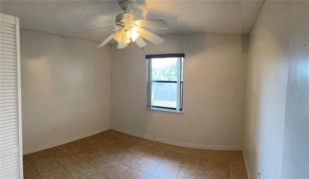 Active With Contract: $1,800 (3 beds, 2 baths, 1232 Square Feet)