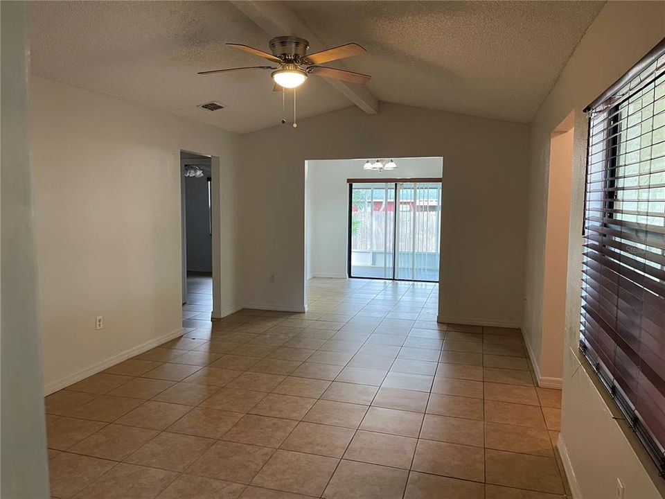 Active With Contract: $1,800 (3 beds, 2 baths, 1232 Square Feet)