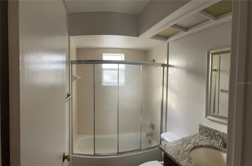 Active With Contract: $1,800 (3 beds, 2 baths, 1232 Square Feet)