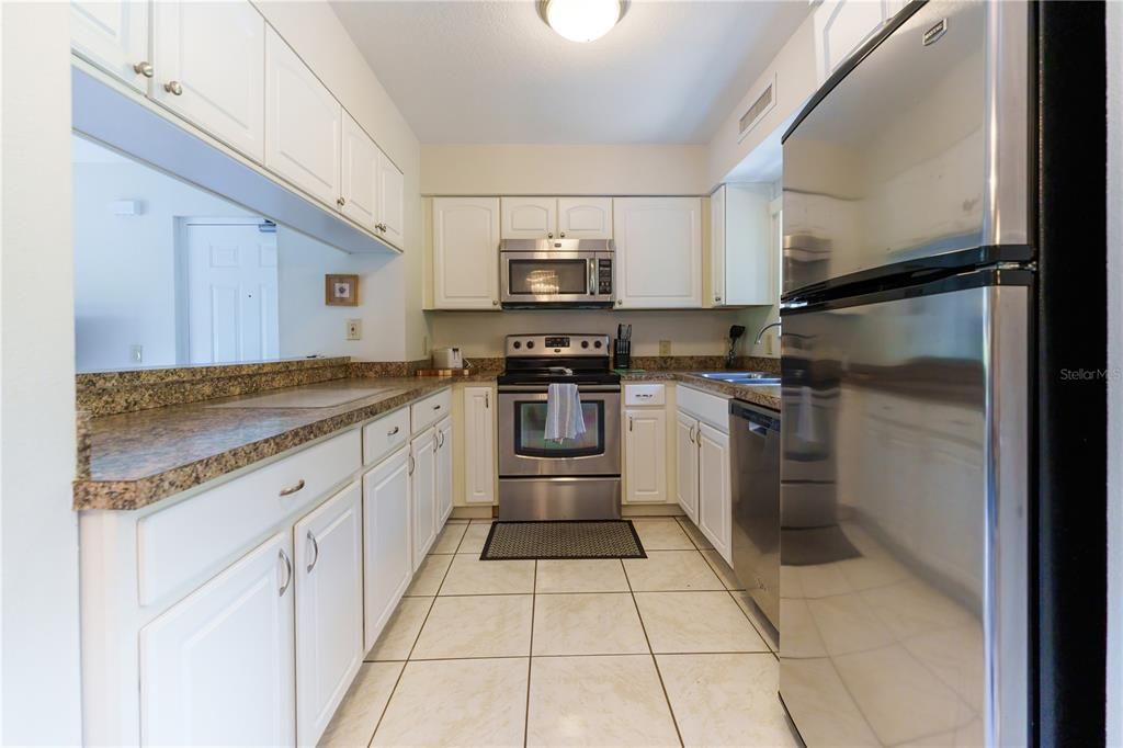 For Rent: $3,900 (2 beds, 2 baths, 848 Square Feet)