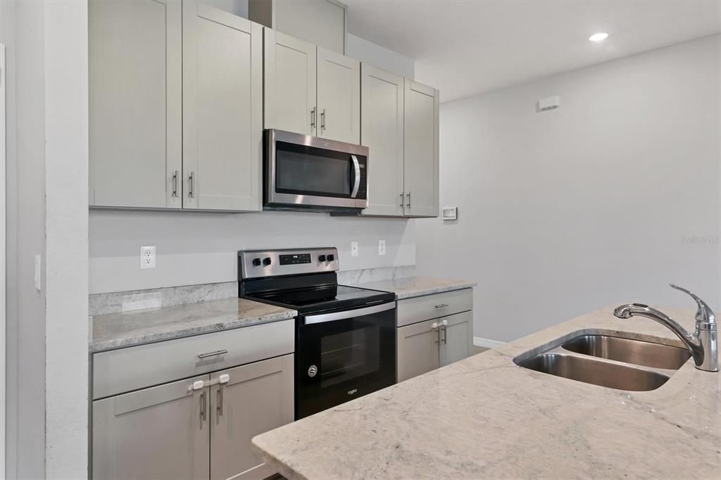 For Rent: $2,600 (3 beds, 2 baths, 1591 Square Feet)