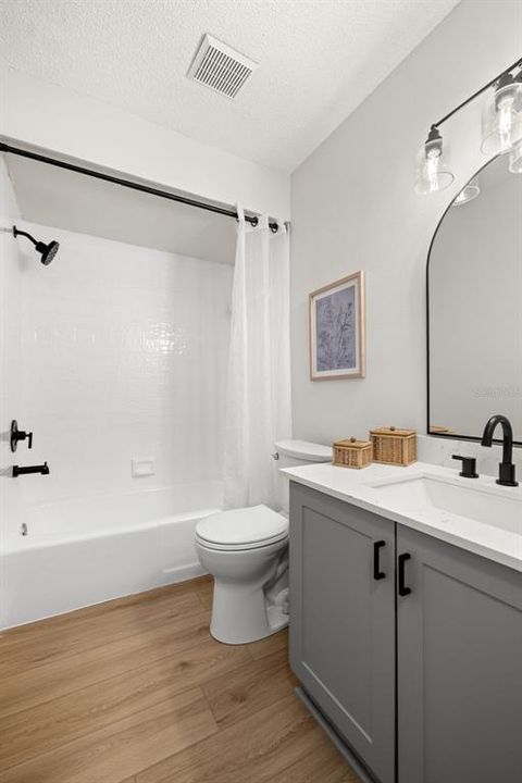 Guest bathroom with Quartz countertop