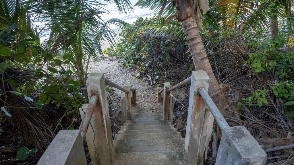 For Sale: $1,400,000 (7 beds, 4 baths, 2500 Square Feet)