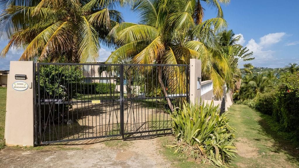 For Sale: $1,400,000 (7 beds, 4 baths, 2500 Square Feet)