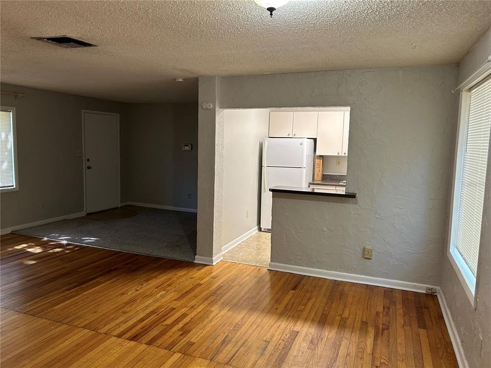 For Rent: $1,600 (3 beds, 1 baths, 1050 Square Feet)