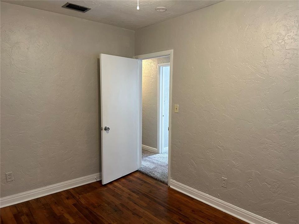 For Rent: $1,600 (3 beds, 1 baths, 1050 Square Feet)