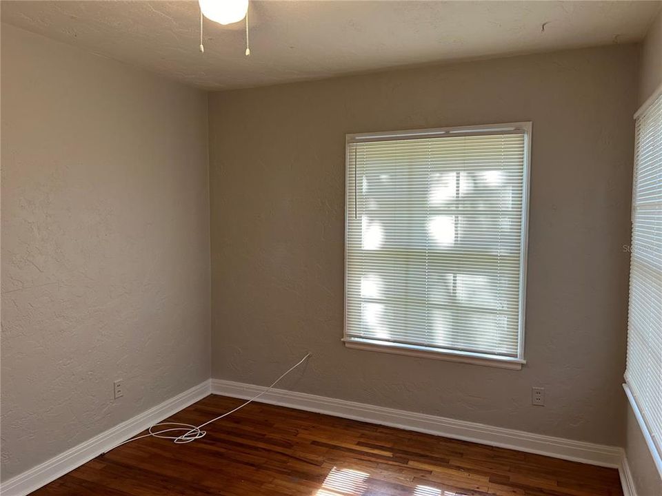 For Rent: $1,600 (3 beds, 1 baths, 1050 Square Feet)