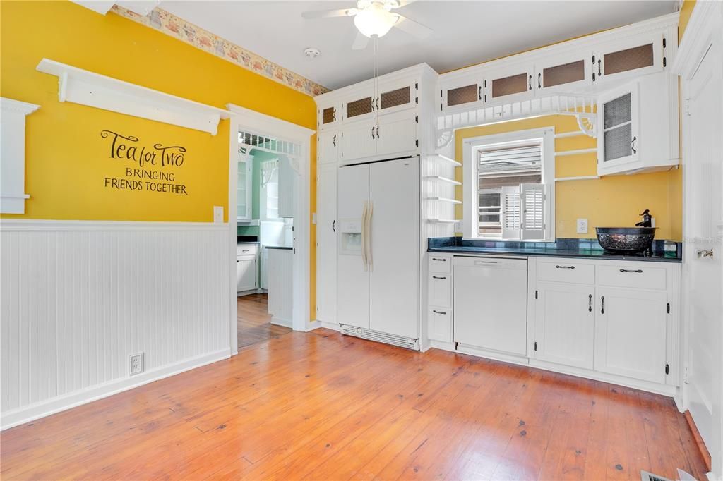 Kitchen/Breakfast Area