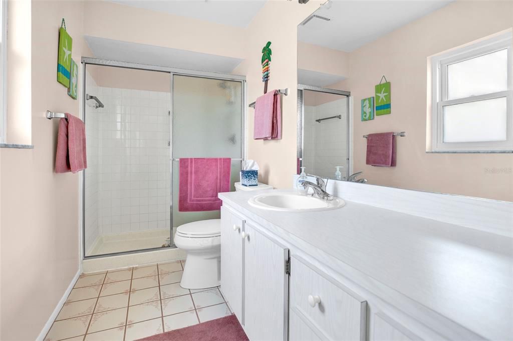 For Sale: $215,000 (2 beds, 2 baths, 1060 Square Feet)