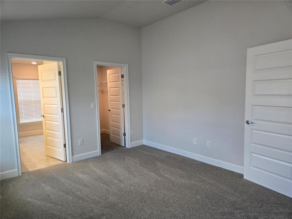 Под контрактом: $289,400 (4 спален, 2 ванн, 1635 Квадратных фут)