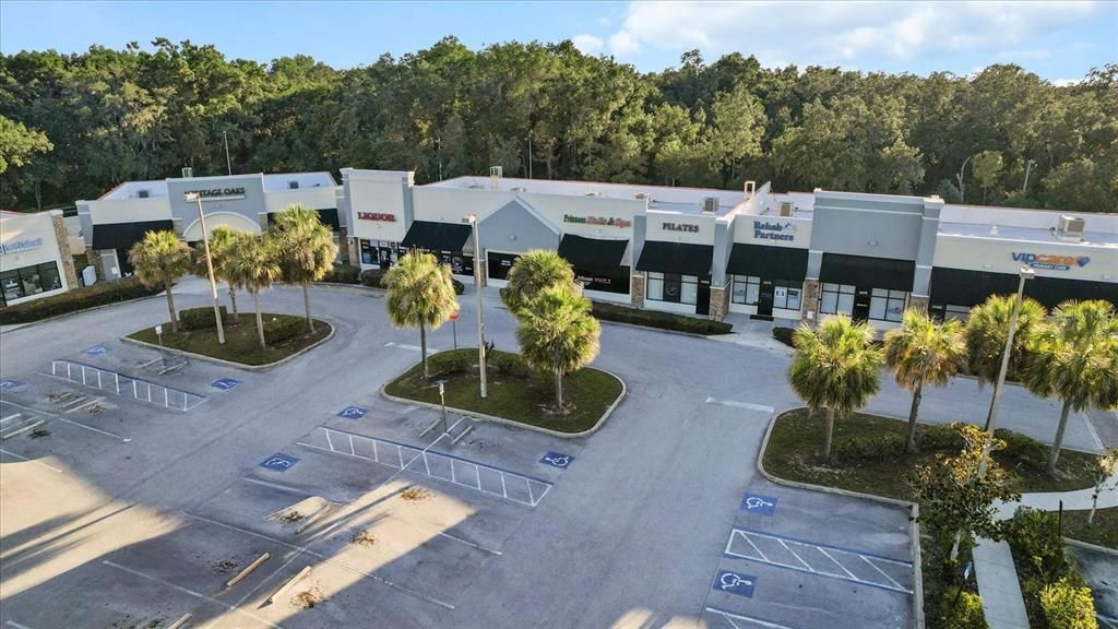 Под контрактом: $289,400 (4 спален, 2 ванн, 1635 Квадратных фут)