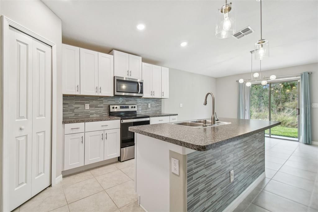 For Sale: $339,000 (4 beds, 2 baths, 1918 Square Feet)