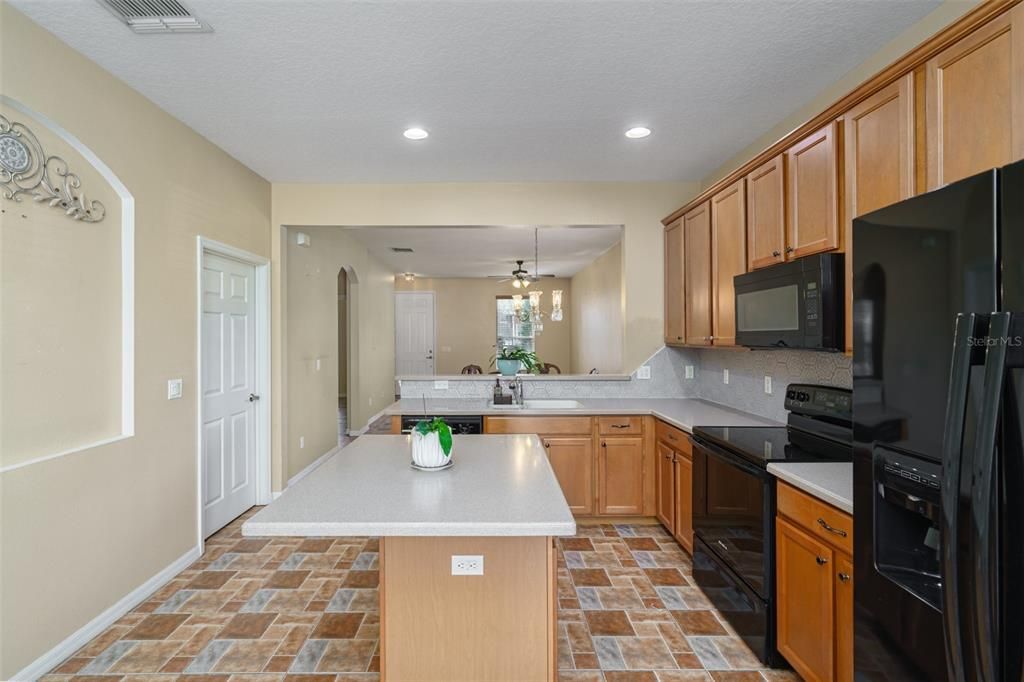 For Sale: $349,500 (2 beds, 2 baths, 1155 Square Feet)