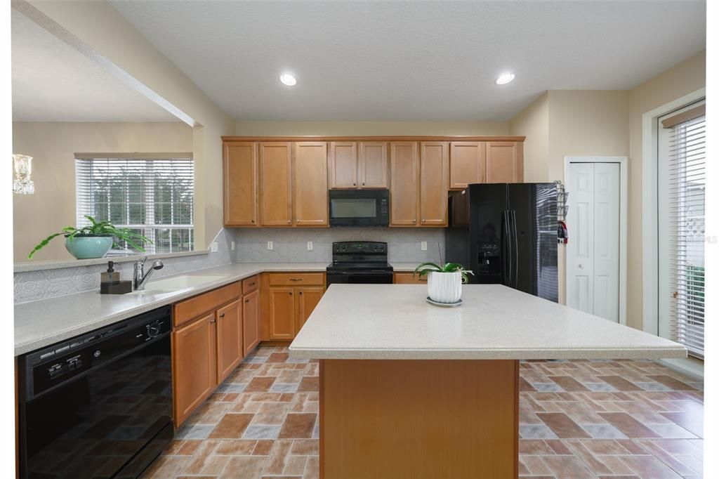 For Sale: $349,500 (2 beds, 2 baths, 1155 Square Feet)