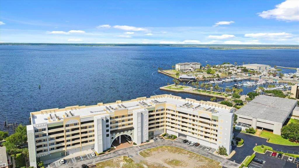 Sitting on the shores of Lake Monroe/St John's River