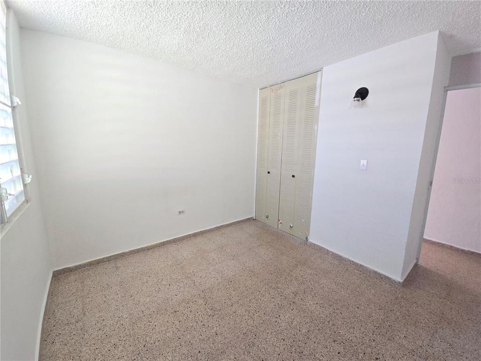 Active With Contract: $120,000 (3 beds, 1 baths, 837 Square Feet)