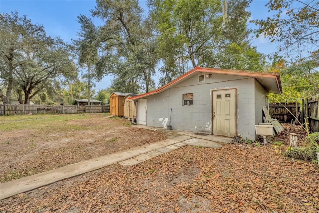 For Sale: $159,000 (3 beds, 2 baths, 1298 Square Feet)