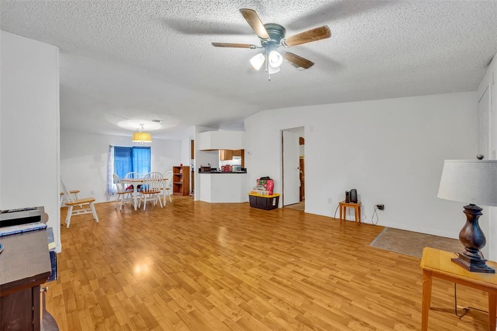 For Sale: $159,000 (3 beds, 2 baths, 1298 Square Feet)