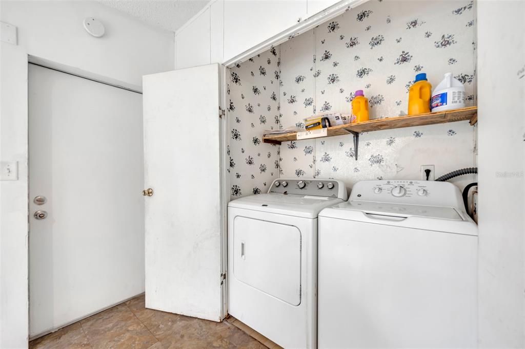 For Sale: $159,000 (3 beds, 2 baths, 1298 Square Feet)