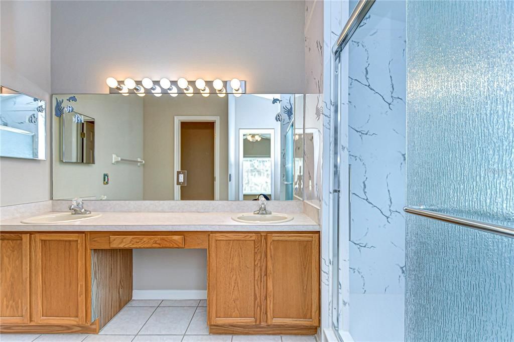 En-suite bathroom has dual sinks!