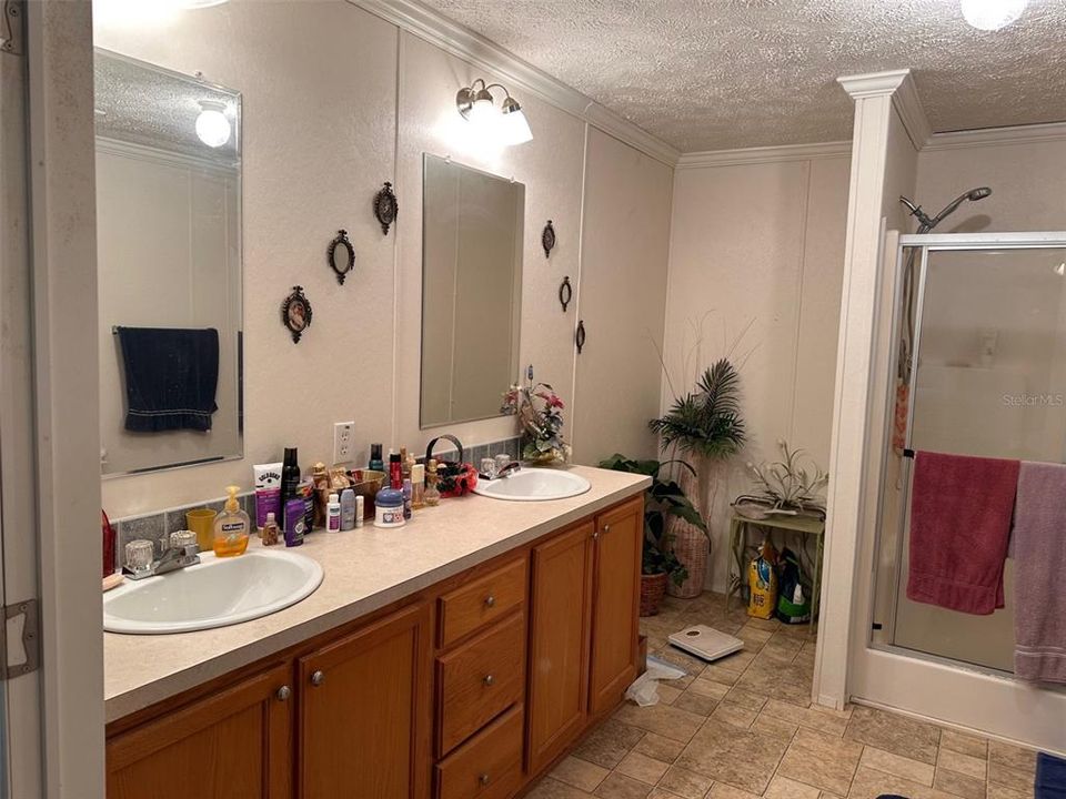 For Sale: $185,000 (3 beds, 2 baths, 2280 Square Feet)