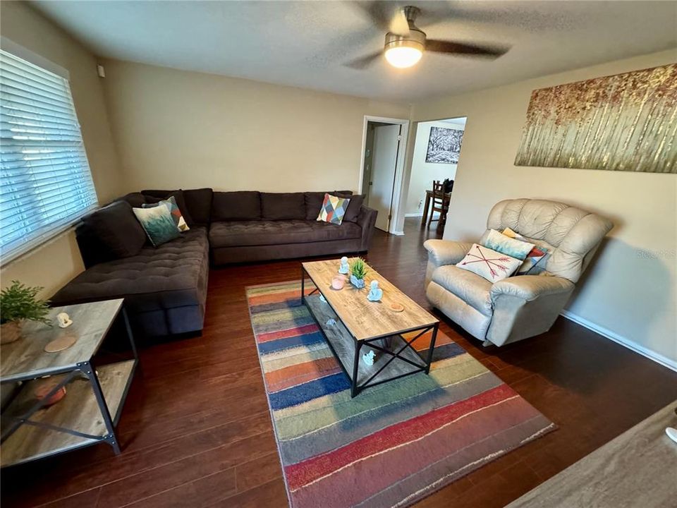 For Sale: $299,900 (2 beds, 2 baths, 1036 Square Feet)