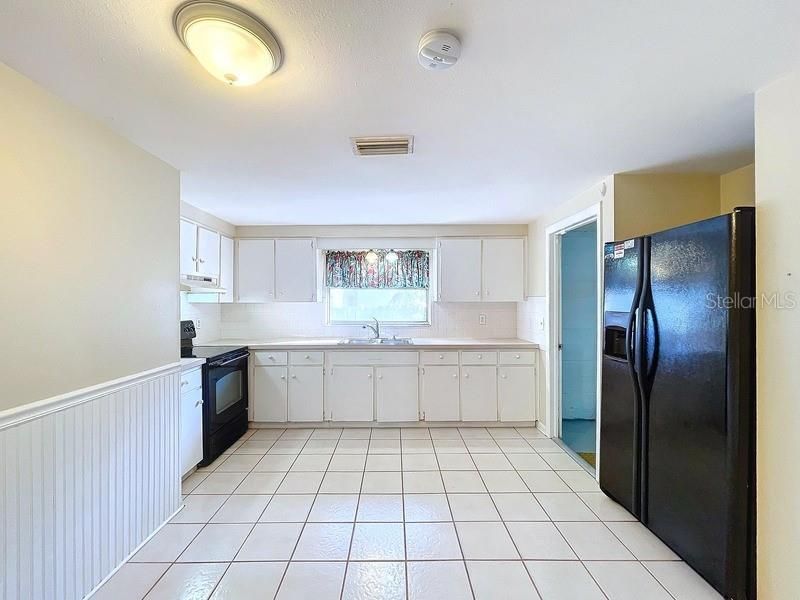 KITCHEN/DINING ROOM COMBO