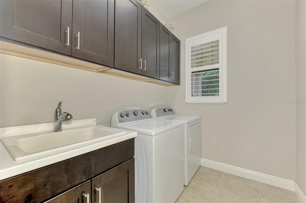 For Sale: $575,000 (2 beds, 2 baths, 1921 Square Feet)