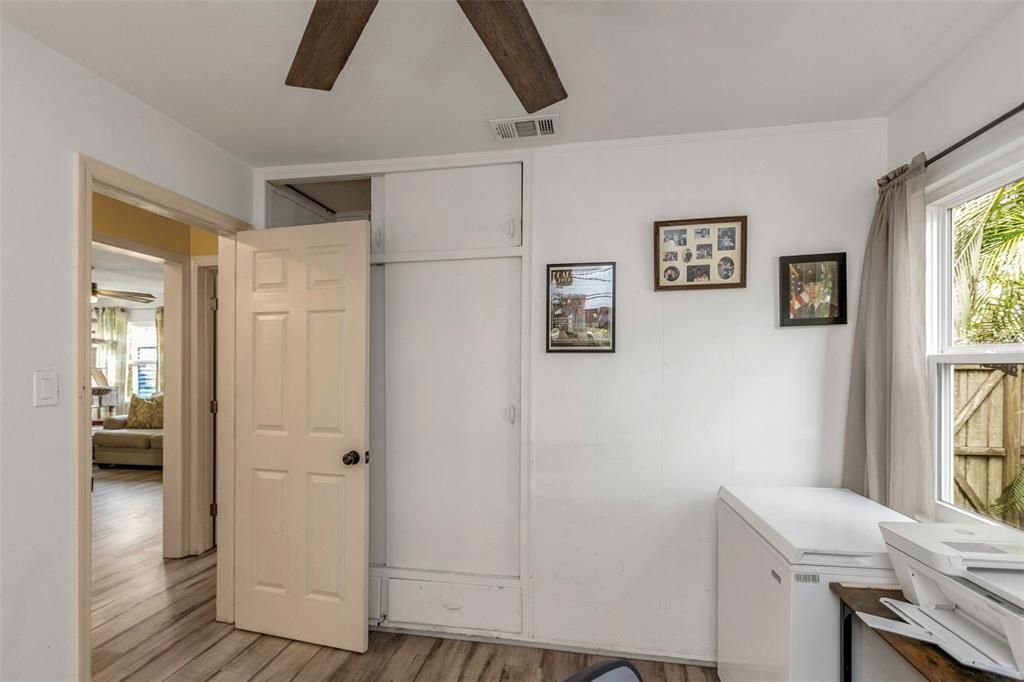 For Sale: $425,000 (2 beds, 1 baths, 876 Square Feet)