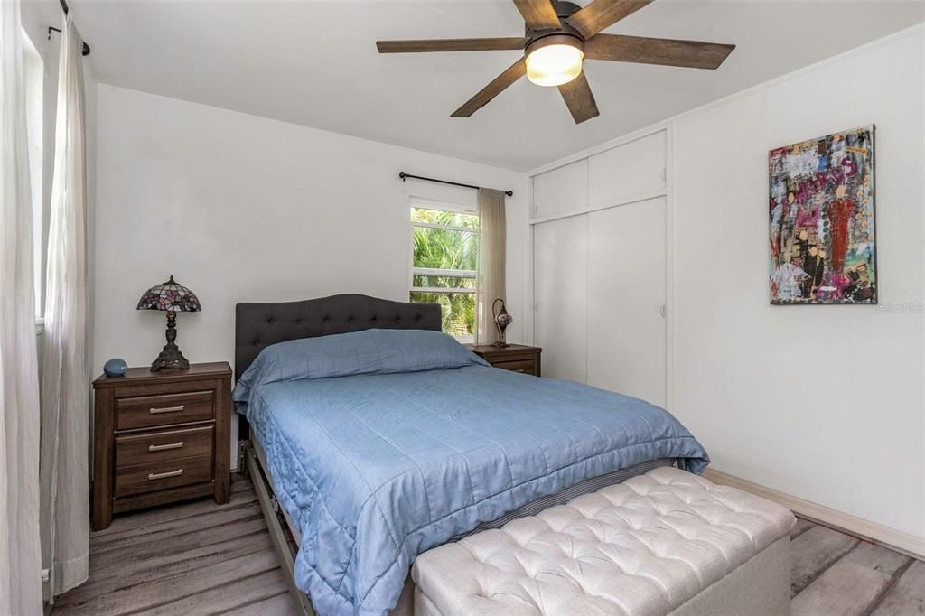 For Sale: $425,000 (2 beds, 1 baths, 876 Square Feet)