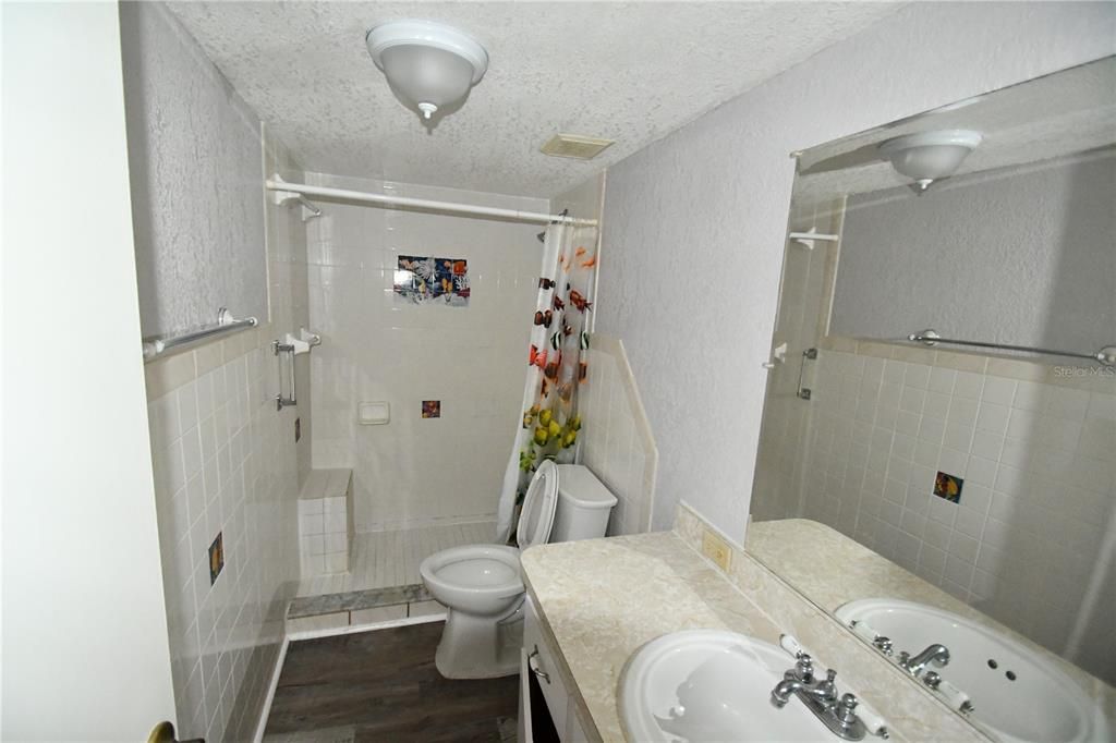 For Sale: $146,500 (1 beds, 1 baths, 616 Square Feet)