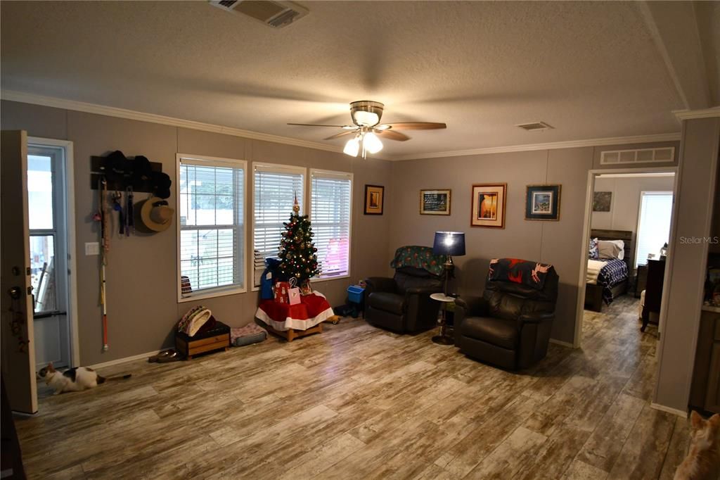 For Sale: $237,500 (4 beds, 2 baths, 1456 Square Feet)