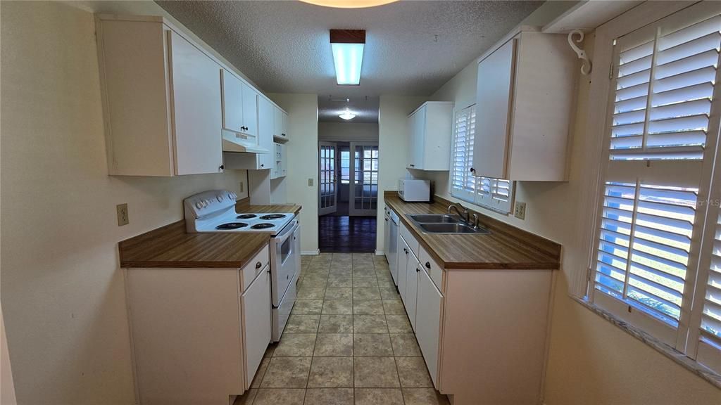 For Rent: $1,400 (2 beds, 2 baths, 1104 Square Feet)