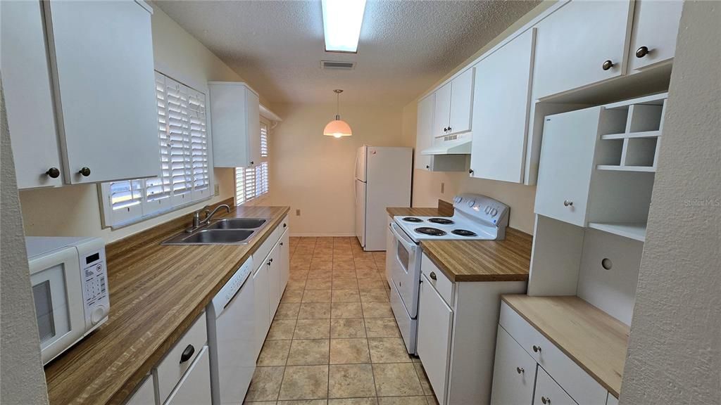 For Rent: $1,400 (2 beds, 2 baths, 1104 Square Feet)