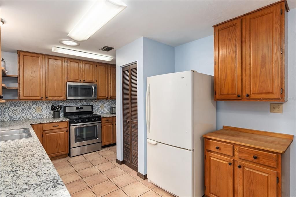 For Rent: $2,150 (3 beds, 2 baths, 1419 Square Feet)