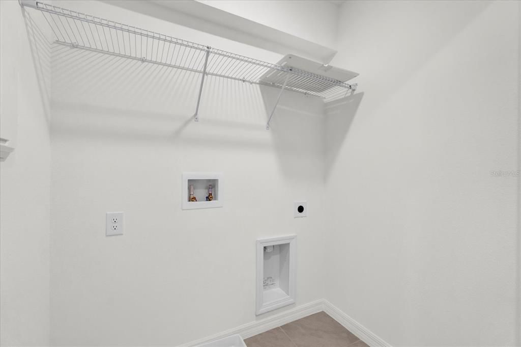 На продажу: $255,180 (3 спален, 2 ванн, 1557 Квадратных фут)