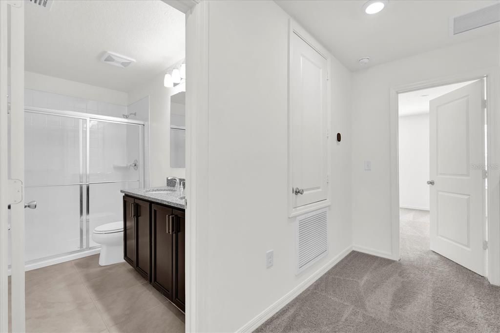 На продажу: $255,180 (3 спален, 2 ванн, 1557 Квадратных фут)