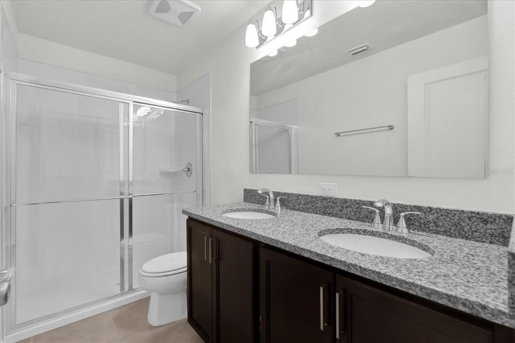 На продажу: $255,180 (3 спален, 2 ванн, 1557 Квадратных фут)