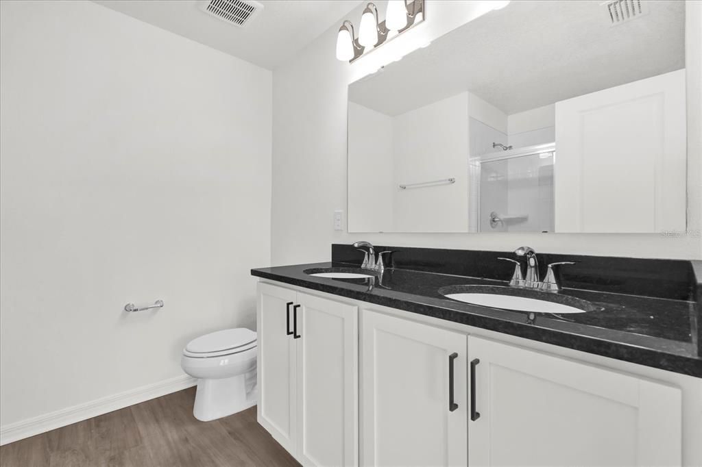 На продажу: $244,401 (3 спален, 2 ванн, 1463 Квадратных фут)