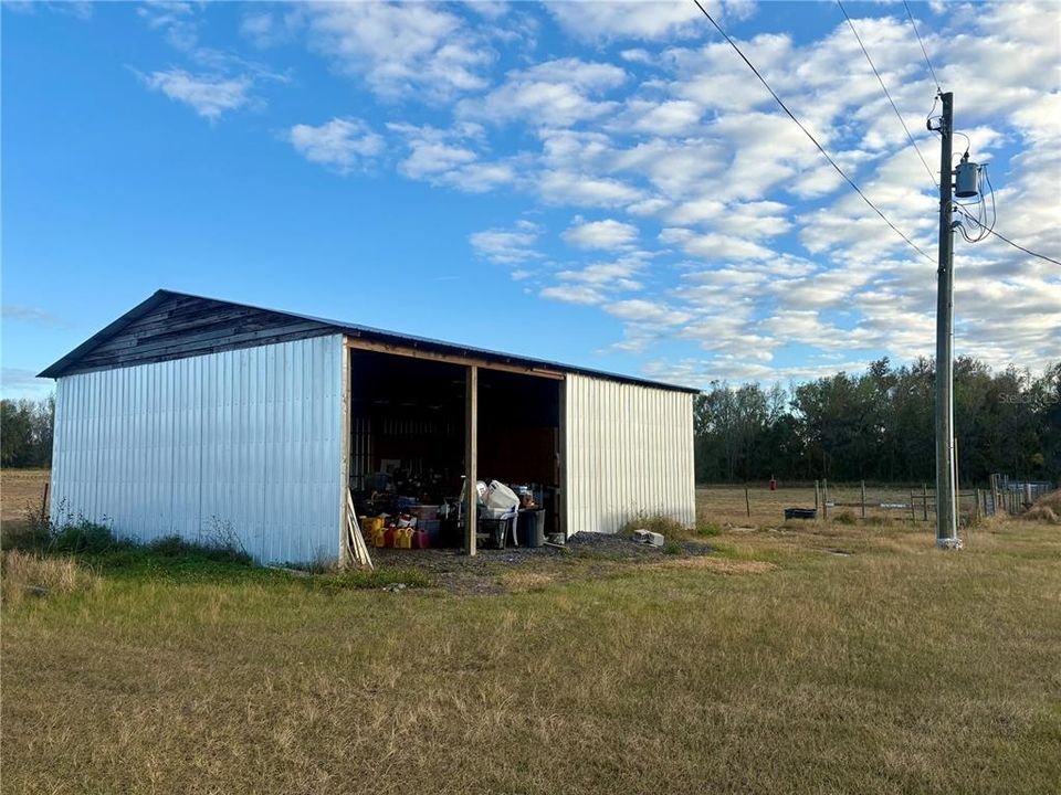 30x40 Pole Barn with lean