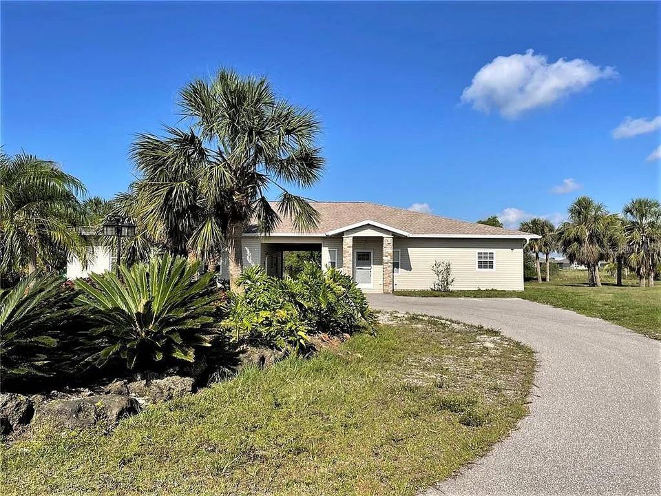 Circular driveway of Duplex at Tall Palms Ranch