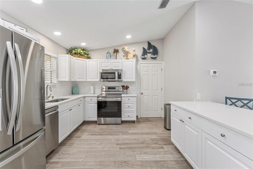 LARGE, OPEN KITCHEN -- COMPLETELY UPGRADED!