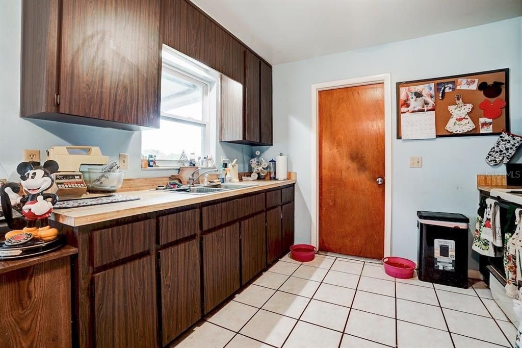 For Sale: $290,000 (3 beds, 2 baths, 1148 Square Feet)