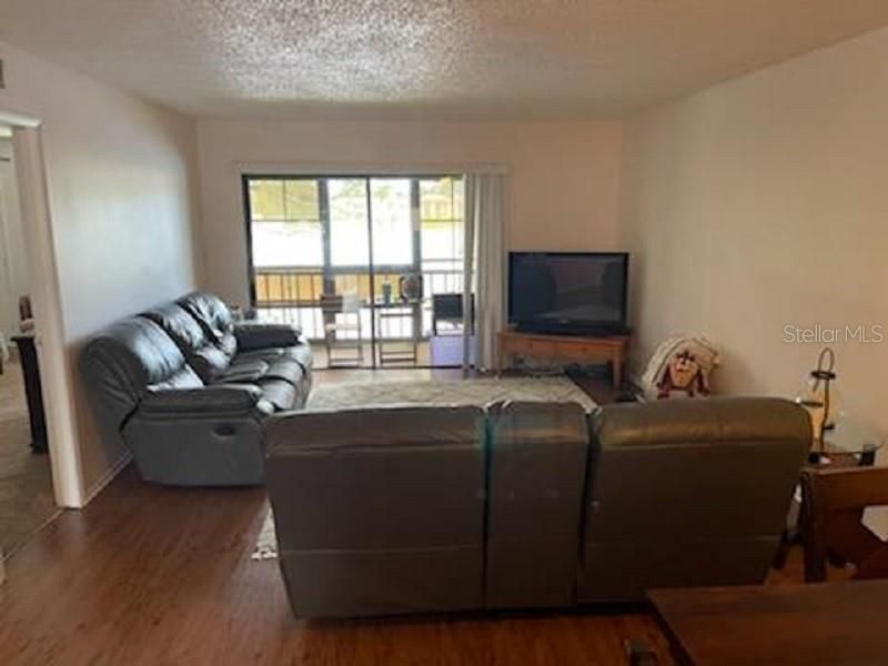 For Sale: $210,000 (2 beds, 2 baths, 1094 Square Feet)