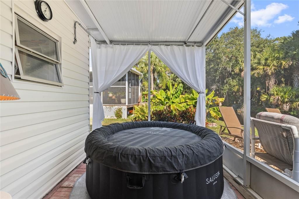 Screened in Porch