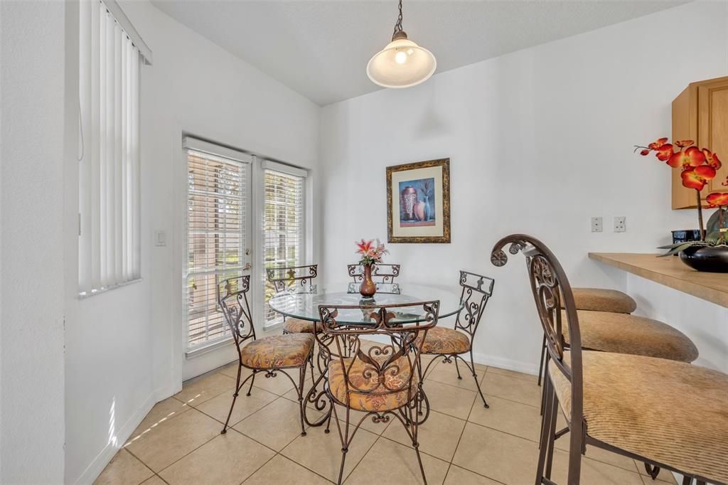 Dining area and breakfast bar