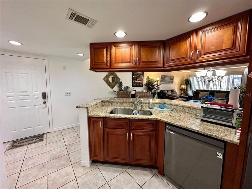 For Sale: $349,000 (2 beds, 2 baths, 1110 Square Feet)